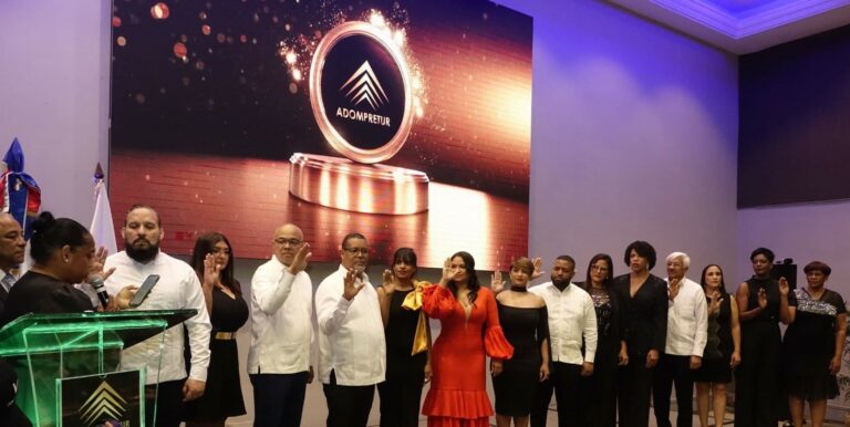 Sarah Hernández asume presidencia de Adompretur
