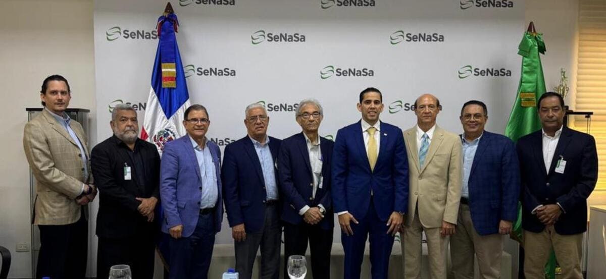 Directivos-de-Andeclip-junto-al-titular-de-SeNaSa