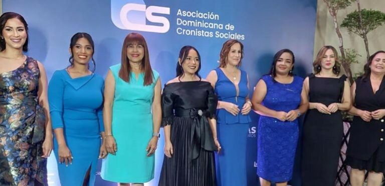 Cronistas sociales juramentan su nueva directiva