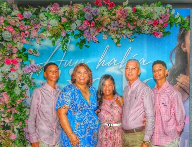 Lissette De Los Santos lanzan libro “Aun había cielo"