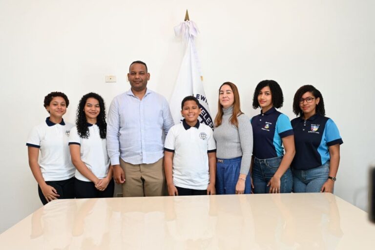 Estudiantes de Nagua competirán en debates en Harvard