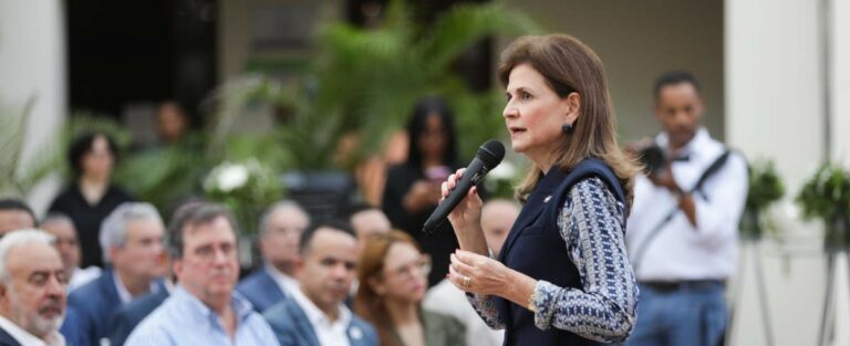Vicepresidenta participa en presentación del Ministerio de Medio Ambiente