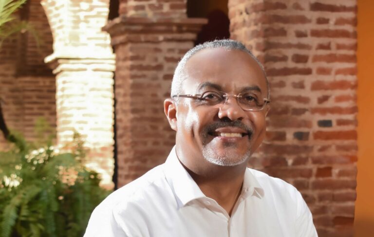 Impulsan campaña Barahona Cuna del Larimar