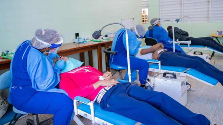 INABIE beneficia a más de 800 estudiantes