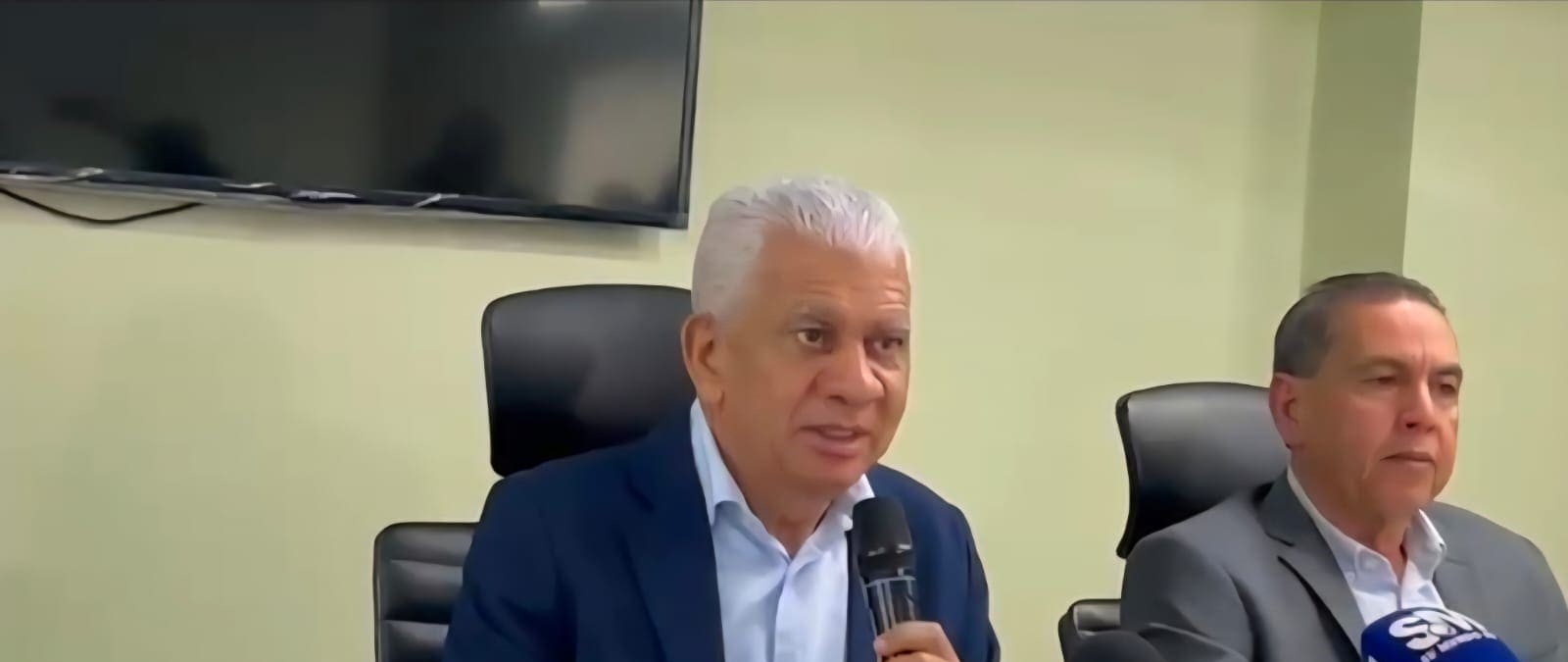 Presidente de Fenatrado informa que los transportistas de cargas asumirán el incremento del costo de los combustibles