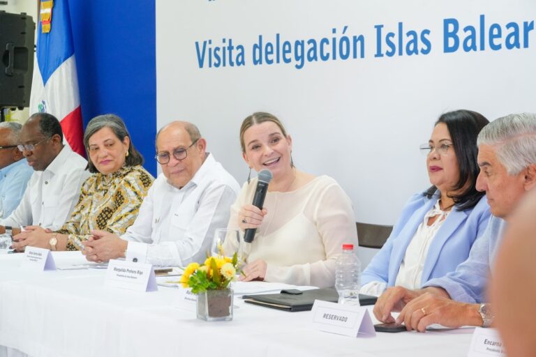 Presidenta del gobierno de Islas Baleares valora modelo del INFOTEP