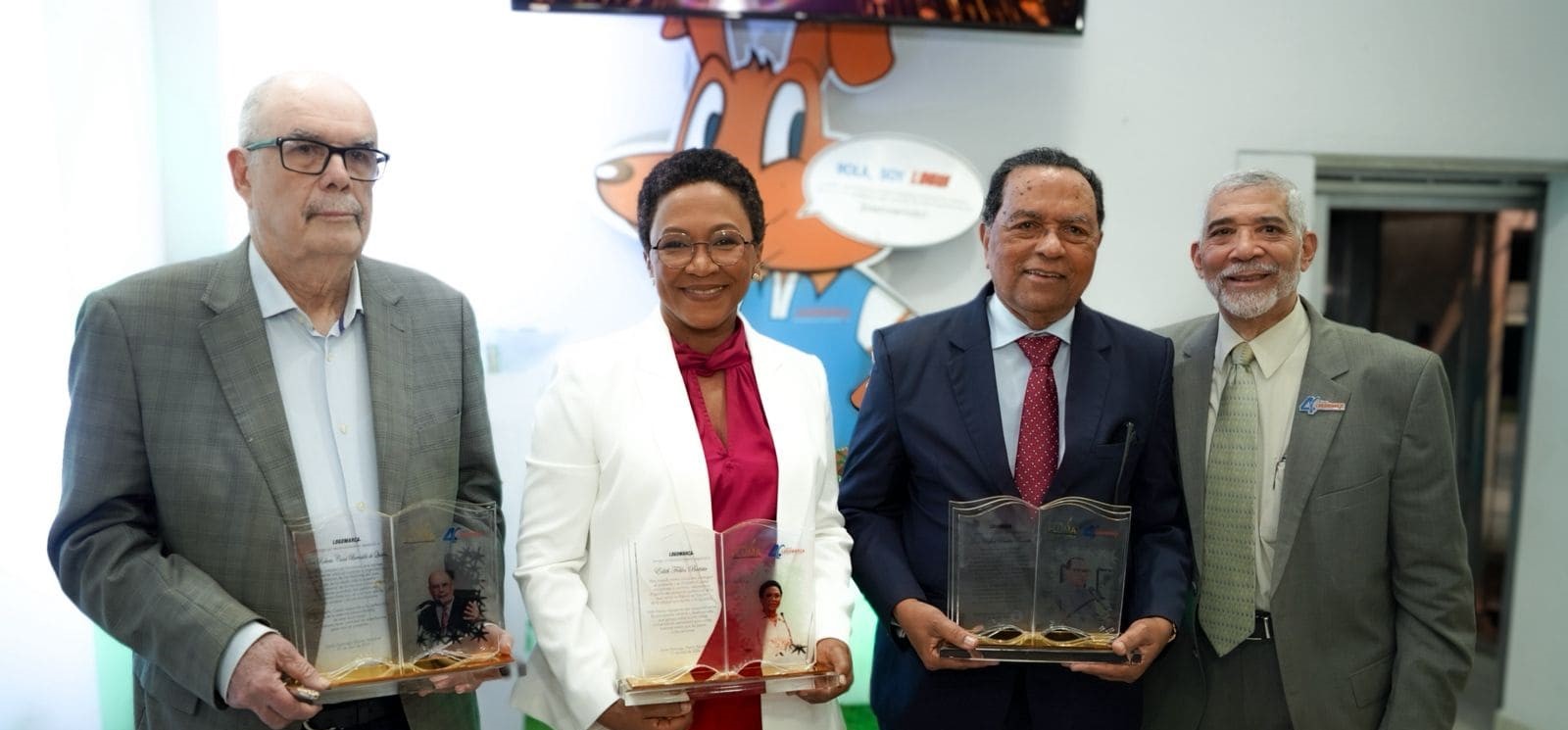 Roberto Cassá, Peralta Romero y Edith Febles reciben Premio Pluma a la Excelencia Logomarca 2026