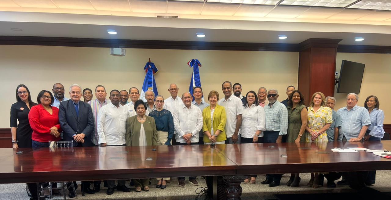 Comisión presenta Reforma educativa