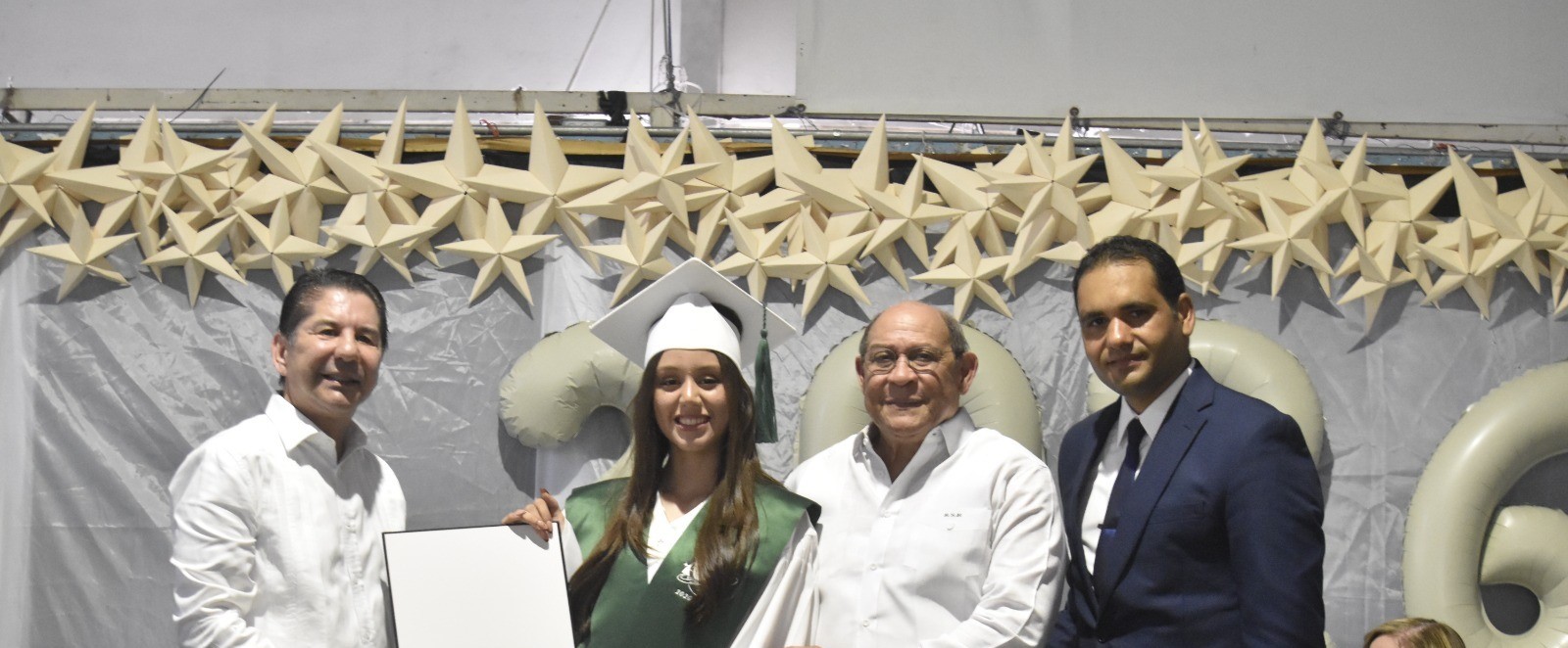 Rafael Santos Badía exhorta a graduandos a pensar con propósito y apostar por la ciencia