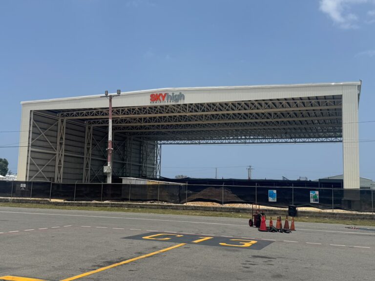 Sky High Dominicana construye nuevos hangares